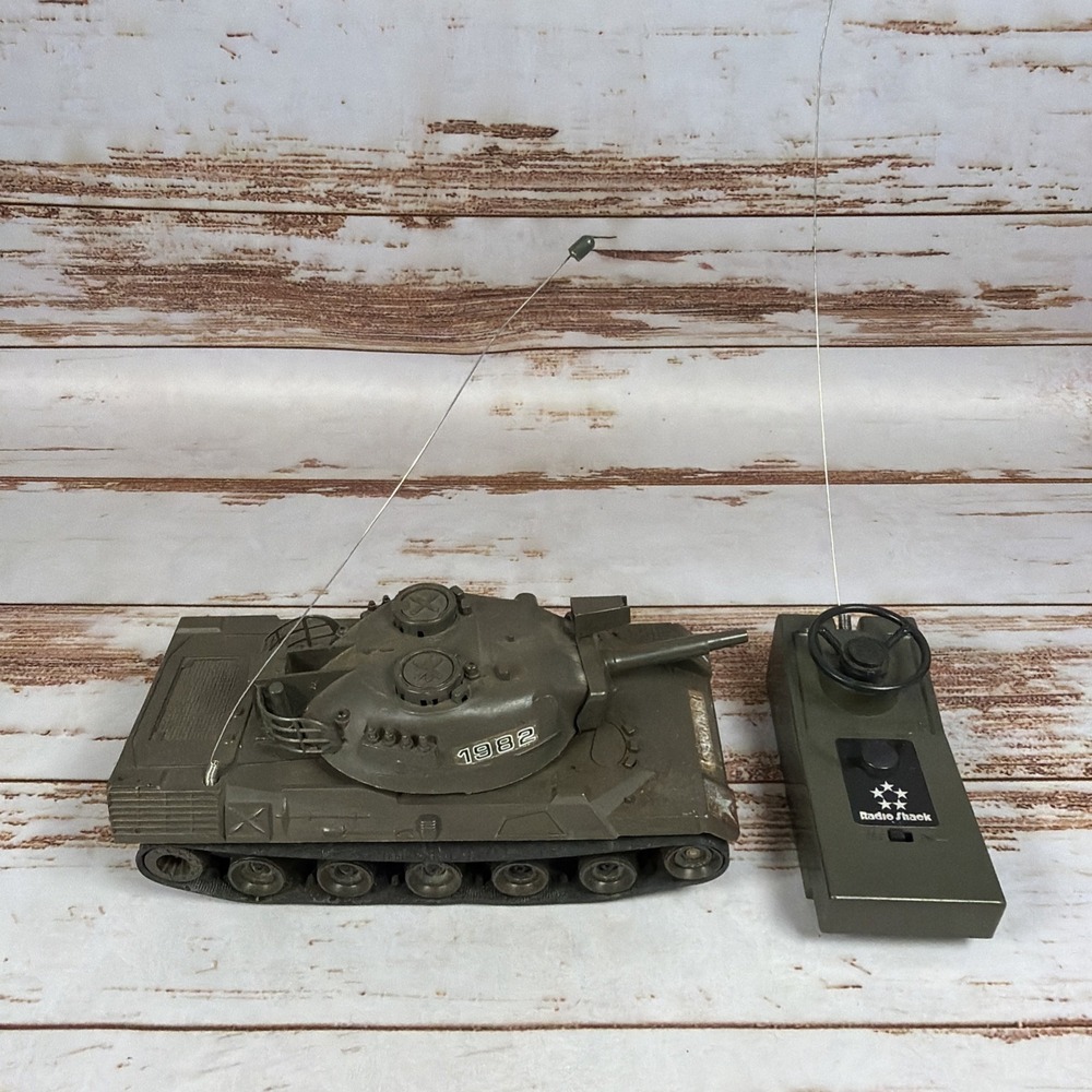 RadioShack 60-4040 1:30 Green RC Sherman Tank RTR w/ Remote Controller Untested